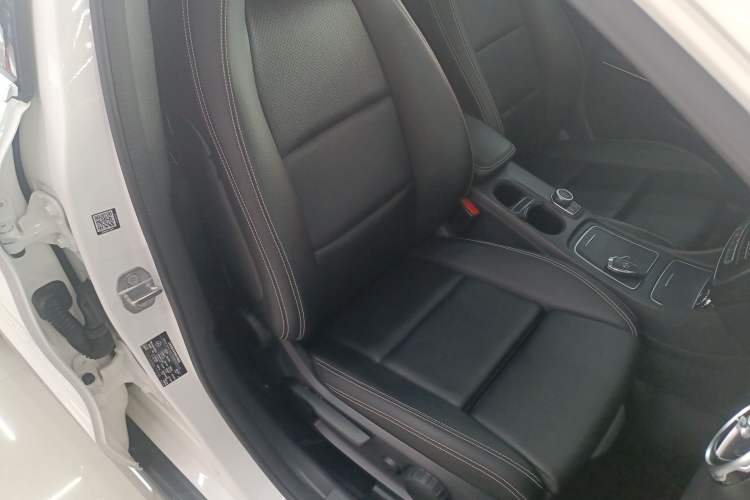 Used Mercedes-Benz GLA 2018 GLA 200 Sport Edition Right Front Seat