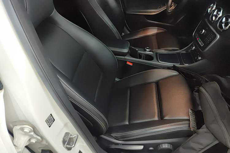 Used Mercedes-Benz GLA 2018 GLA 200 Sport Edition Right Front Seat