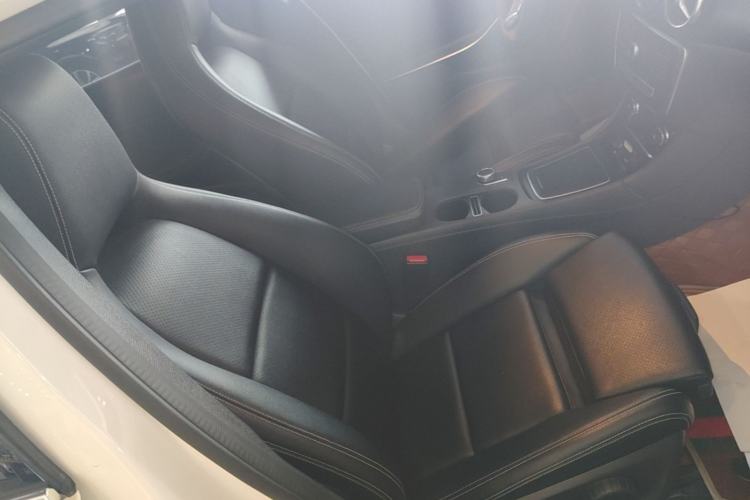 Used Mercedes-Benz GLA 2018 GLA 200 Sport Edition Right Front Seat