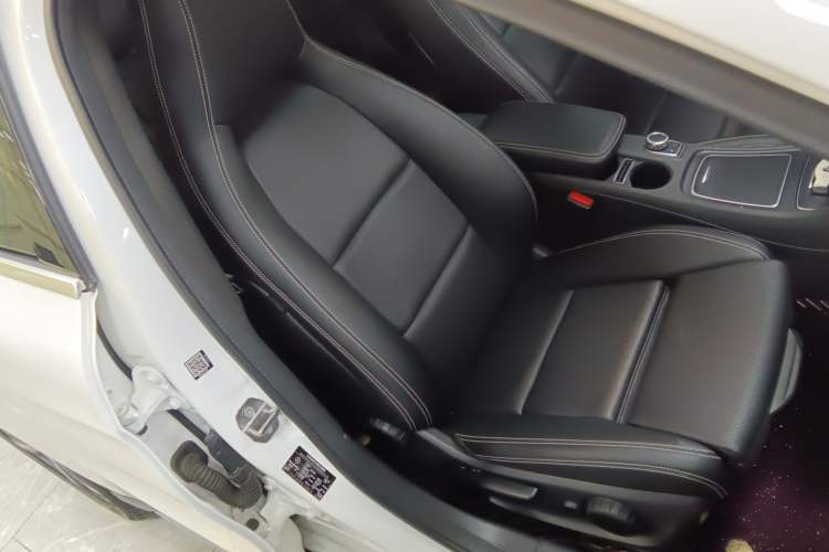 Used Mercedes-Benz GLA 2018 GLA 200 Sport Edition Right Front Seat