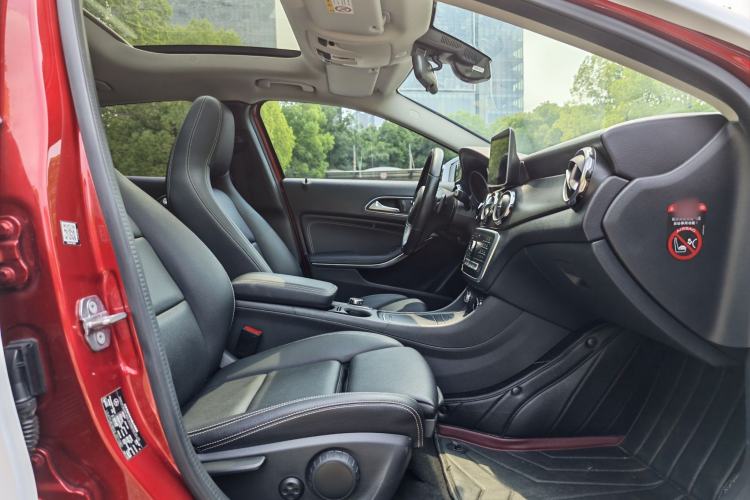 Used Mercedes-Benz GLA 2018 GLA 200 Sport Edition Right Front Seat