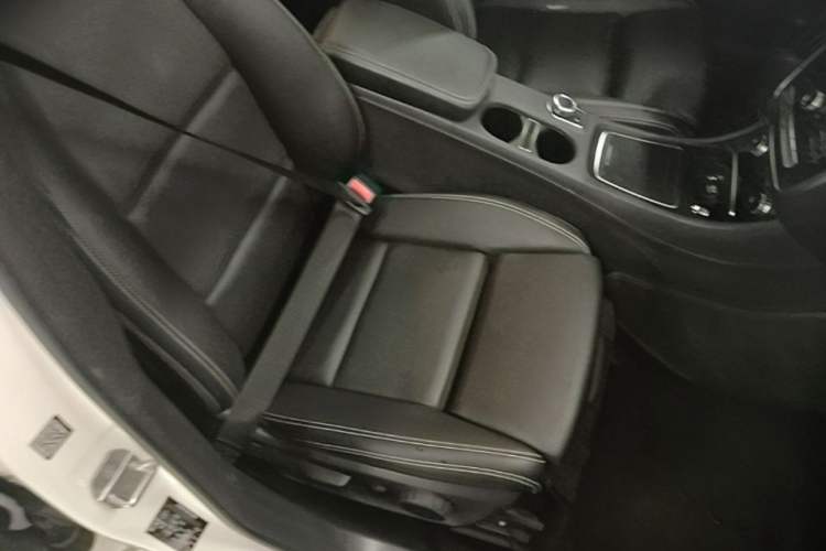 Used Mercedes-Benz GLA 2018 GLA 200 Fashion Model Right Front Seat