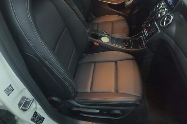 Used Mercedes-Benz GLA 2018 GLA 200 Sport Edition Right Front Seat