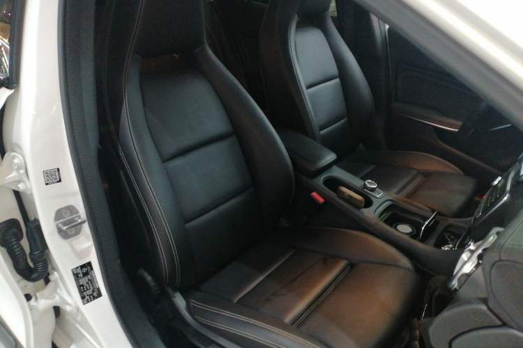 Used Mercedes-Benz GLA 2018 GLA 220 4MATIC Sport Edition Right Front Seat