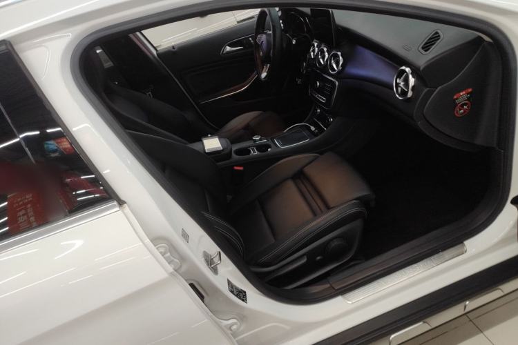 Used Mercedes-Benz GLA 2018 GLA 200 Sport Edition Right Front Seat