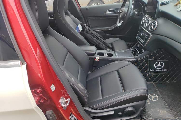 Used Mercedes-Benz GLA 2018 GLA 200 Sport Edition Right Front Seat