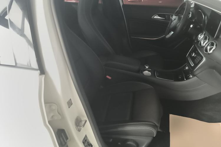 Used Mercedes-Benz GLA 2018 GLA 200 Fashion Model Right Front Seat
