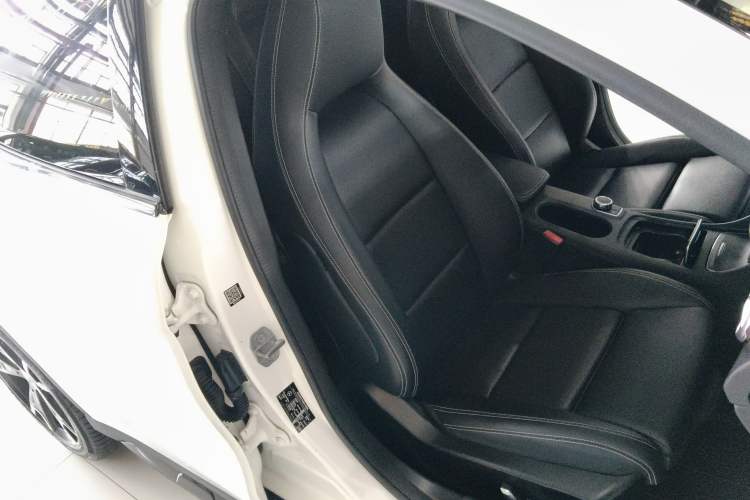 Used Mercedes-Benz GLA 2018 GLA 220 4MATIC Sport Edition Right Front Seat