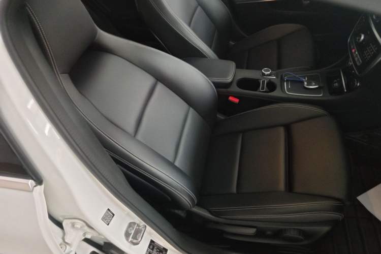 Used Mercedes-Benz GLA 2018 GLA 200 Sport Edition Right Front Seat