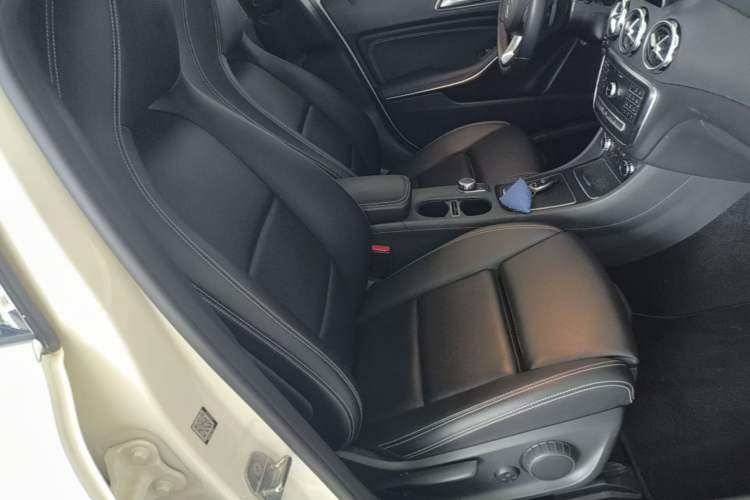 Used Mercedes-Benz GLA 2018 GLA 200 Fashion Model Right Front Seat