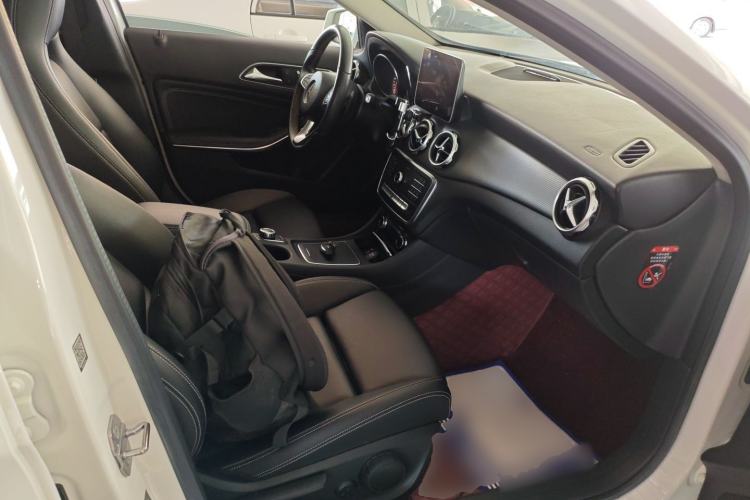 Used Mercedes-Benz GLA 2018 GLA 200 Sport Edition Right Front Seat