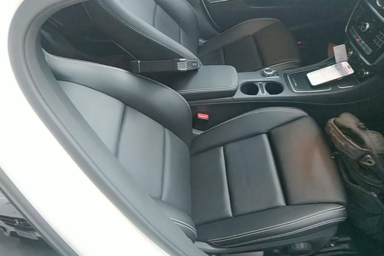 Used Mercedes-Benz GLA 2018 GLA 200 Fashion Model Right Front Seat
