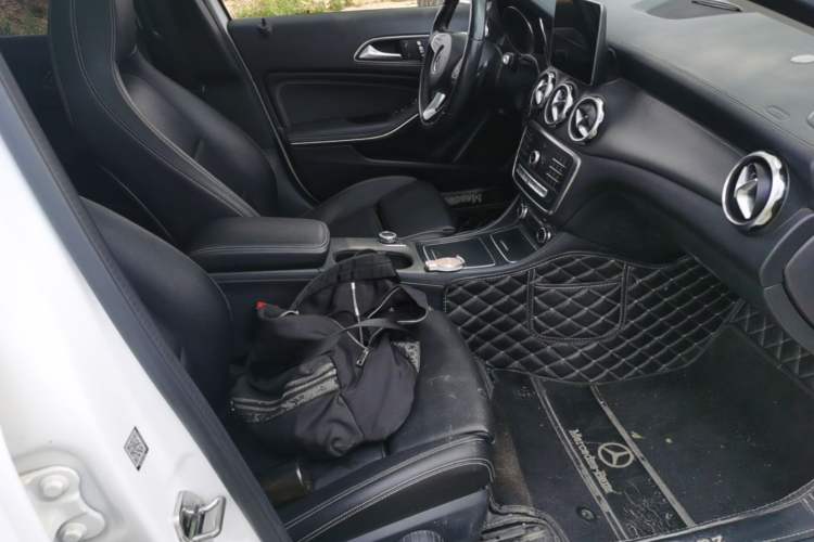 Used Mercedes-Benz GLA 2018 GLA 200 Fashion Model Right Front Seat