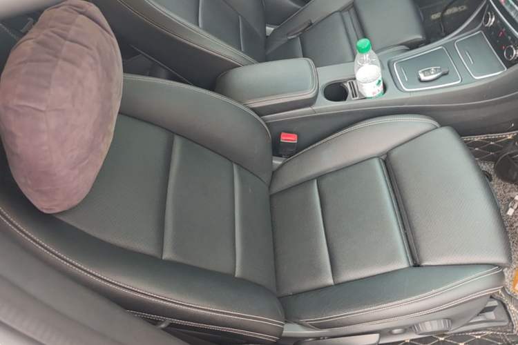 Used Mercedes-Benz GLA 2018 GLA 200 Sport Edition Right Front Seat