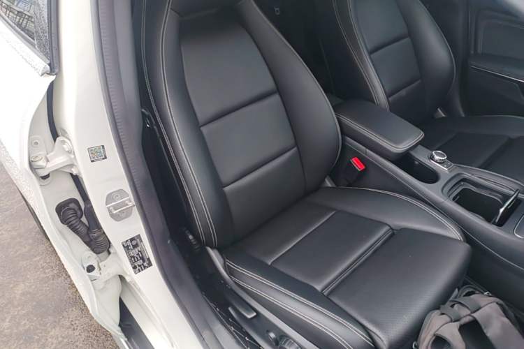 Used Mercedes-Benz GLA 2018 GLA 200 Sport Edition Right Front Seat