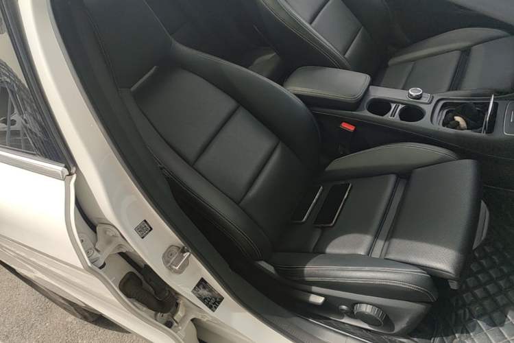 Used Mercedes-Benz GLA 2018 GLA 200 Sport Edition Right Front Seat