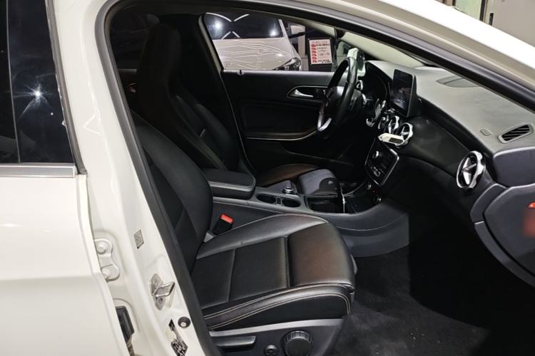 Used Mercedes-Benz GLA 2018 GLA 200 Sport Edition Right Front Seat