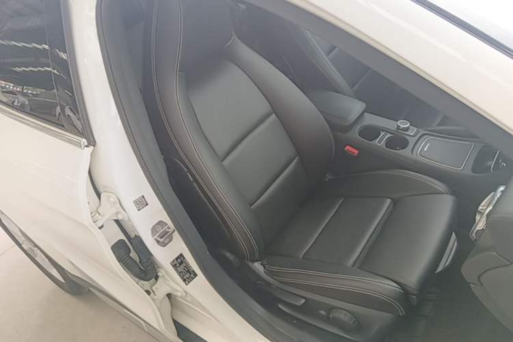 Used Mercedes-Benz GLA 2018 GLA 200 Sport Edition Right Front Seat