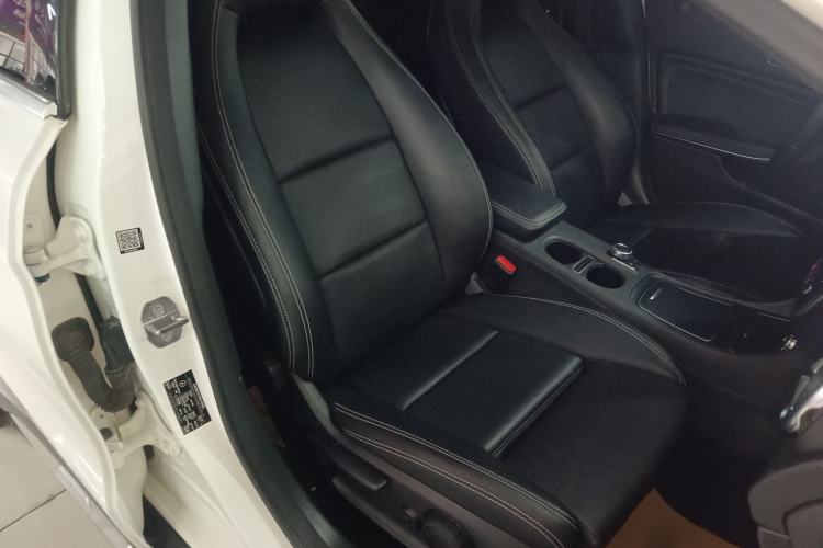 Used Mercedes-Benz GLA 2018 GLA 200 Sport Edition Right Front Seat