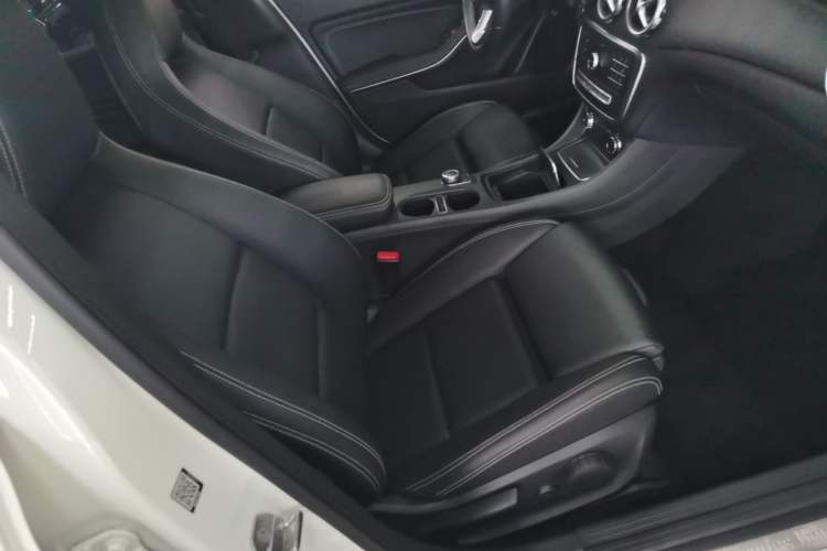 Used Mercedes-Benz GLA 2018 GLA 200 Fashion Model Right Front Seat