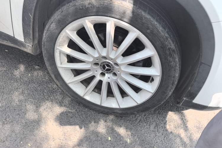 Used Mercedes-Benz GLA 2018 GLA 200 Polar Limited Edition Right Front Wheel Hub