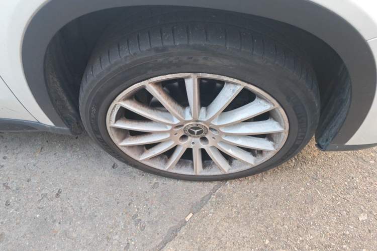 Used Mercedes-Benz GLA 2018 GLA 200 Polar Limited Edition Right Front Wheel Hub