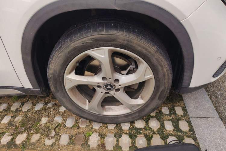 Used Mercedes-Benz GLA 2018 GLA 200 Sport Edition Right Front Wheel Hub