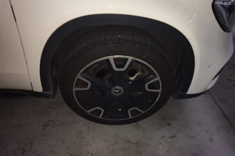 Used Mercedes-Benz GLA 2018 GLA 220 4MATIC Sport Edition Right Front Wheel Hub