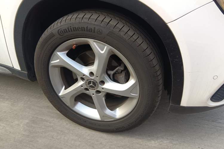 Used Mercedes-Benz GLA 2018 GLA 200 Sport Edition Right Front Wheel Hub