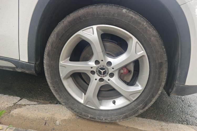 Used Mercedes-Benz GLA 2018 GLA 200 Sport Edition Right Front Wheel Hub
