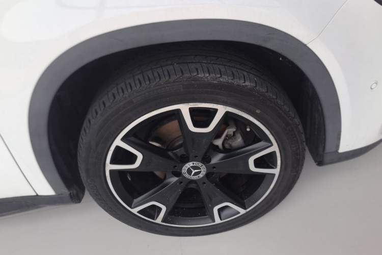 Used Mercedes-Benz GLA 2018 GLA 220 4MATIC Sport Edition Right Front Wheel Hub