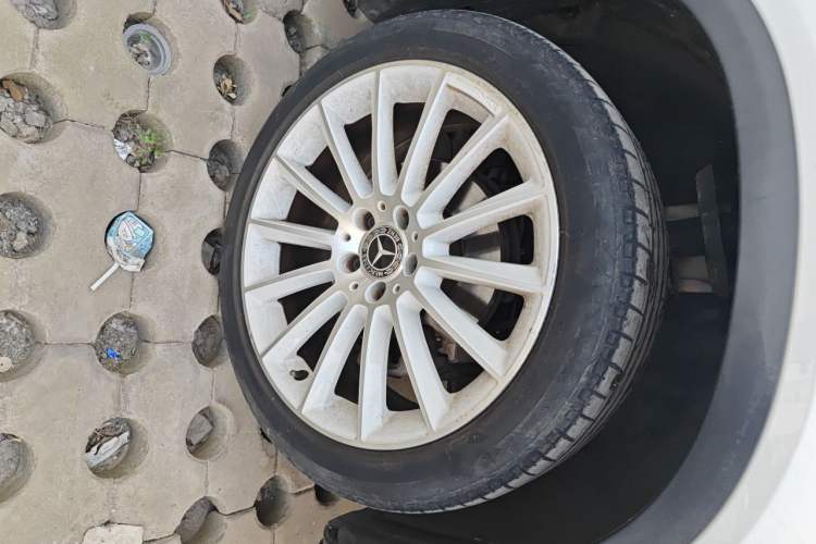 Used Mercedes-Benz GLA 2018 GLA 200 Polar Limited Edition Right Front Wheel Hub