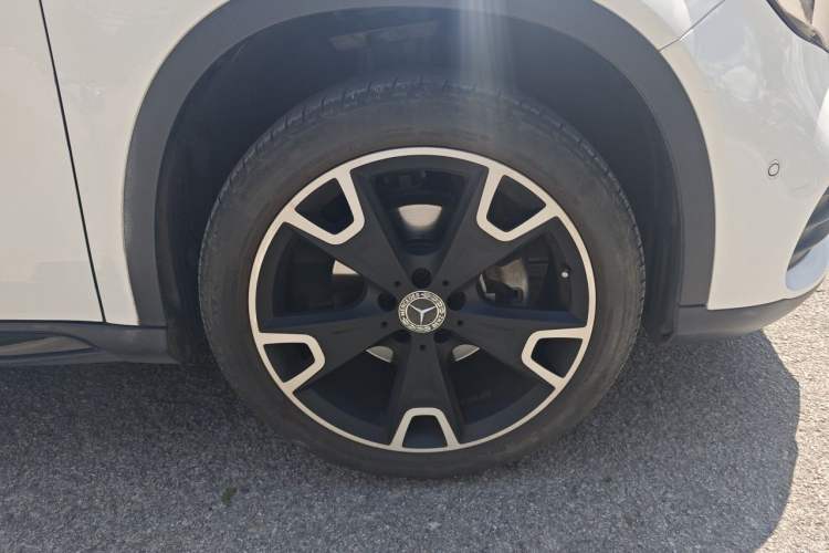 Used Mercedes-Benz GLA 2018 GLA 220 4MATIC Sport Edition Right Front Wheel Hub