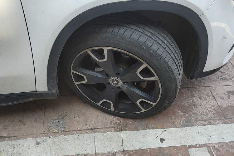 Used Mercedes-Benz GLA 2018 GLA 220 4MATIC Sport Edition Right Front Wheel Hub