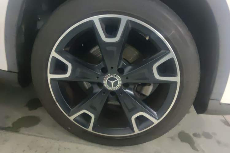 Used Mercedes-Benz GLA 2018 GLA 220 4MATIC Sport Edition Right Front Wheel Hub