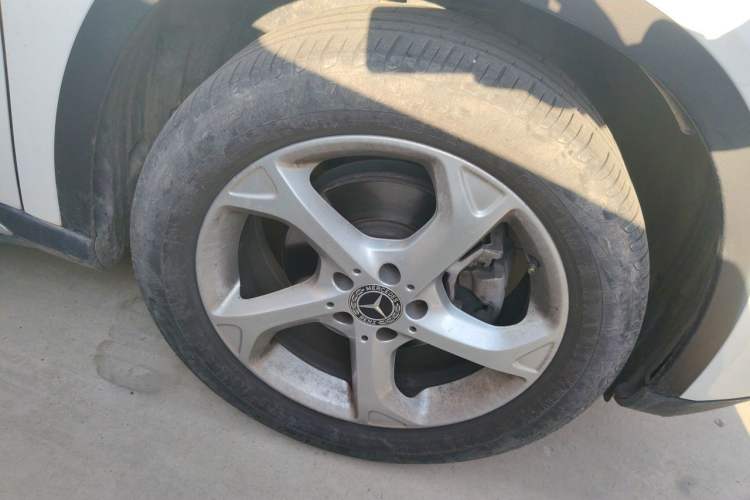 Used Mercedes-Benz GLA 2018 GLA 200 Sport Edition Right Front Wheel Hub