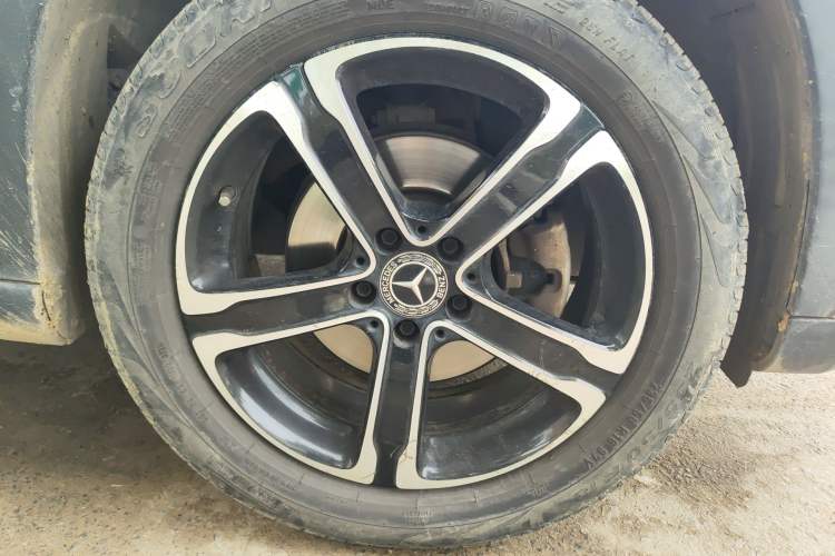 Used Mercedes-Benz GLA 2018 GLA 200 Fashion Model Right Front Wheel Hub