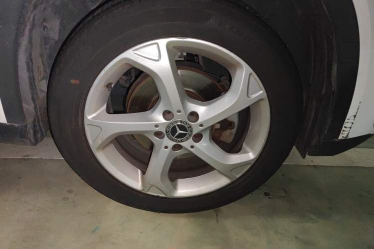 Used Mercedes-Benz GLA 2018 GLA 200 Sport Edition Right Front Wheel Hub