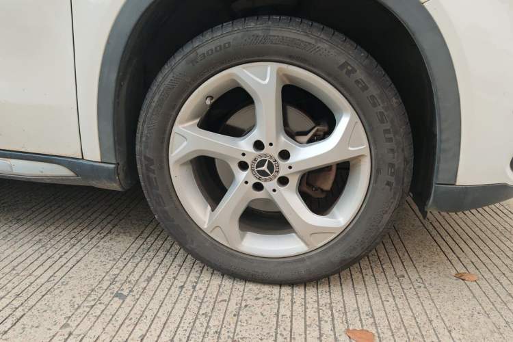 Used Mercedes-Benz GLA 2018 GLA 200 Sport Edition Right Front Wheel Hub