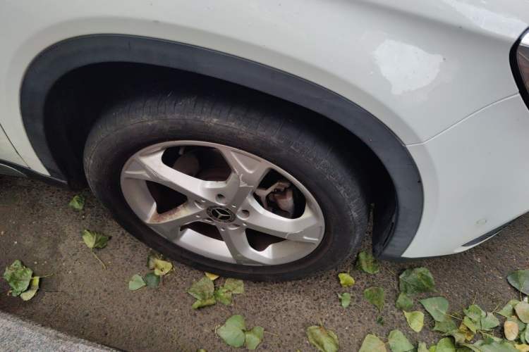 Used Mercedes-Benz GLA 2018 GLA 200 Sport Edition Right Front Wheel Hub