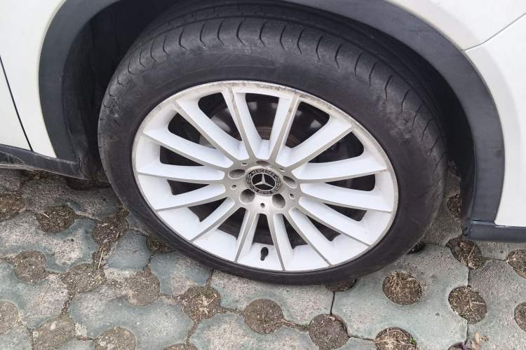 Used Mercedes-Benz GLA 2018 GLA 200 Polar Limited Edition Right Front Wheel Hub