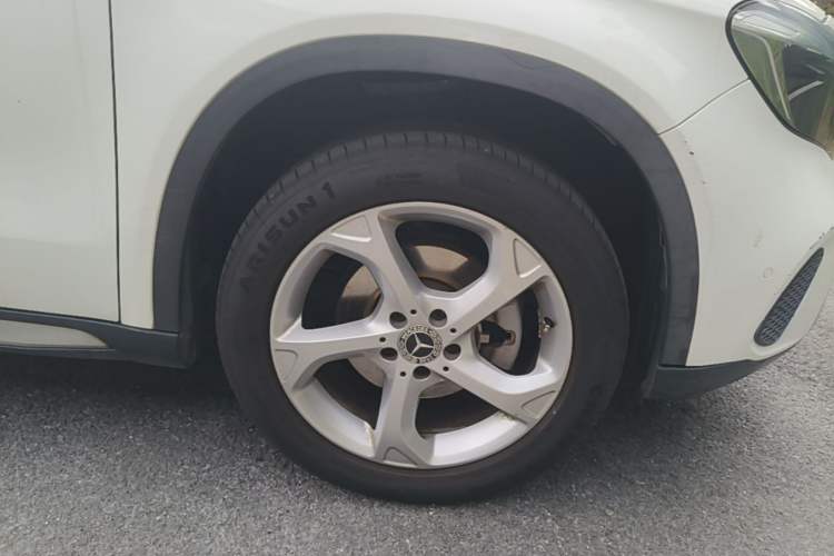 Used Mercedes-Benz GLA 2018 GLA 200 Sport Edition Right Front Wheel Hub
