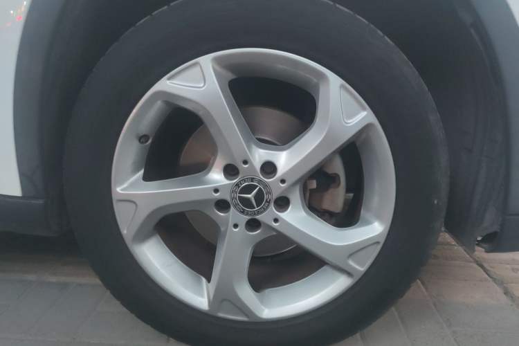 Used Mercedes-Benz GLA 2018 GLA 200 Sport Edition Right Front Wheel Hub
