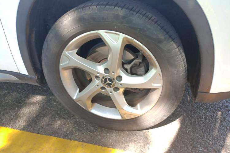 Used Mercedes-Benz GLA 2018 GLA 200 Sport Edition Right Front Wheel Hub