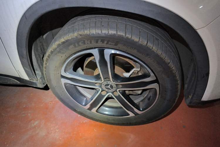 Used Mercedes-Benz GLA 2018 GLA 200 Fashion Model Right Front Wheel Hub
