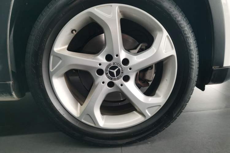 Used Mercedes-Benz GLA 2018 GLA 200 Sport Edition Right Front Wheel Hub