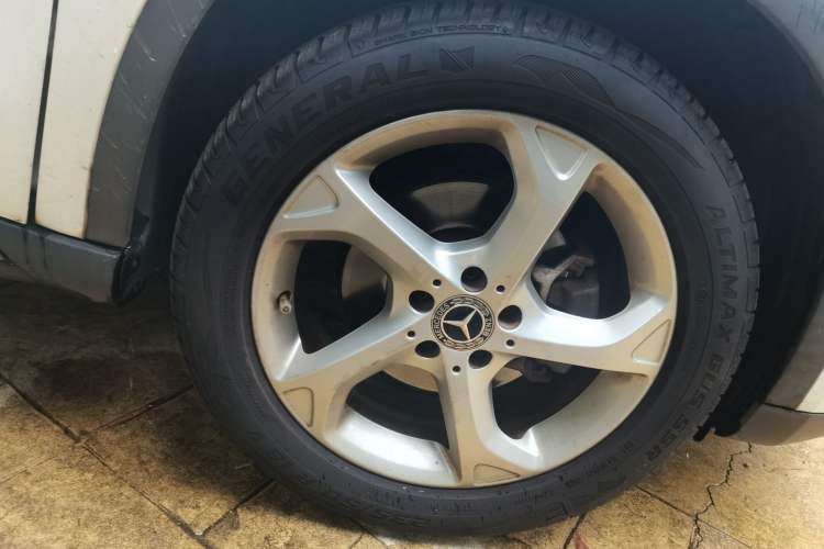 Used Mercedes-Benz GLA 2018 GLA 200 Sport Edition Right Front Wheel Hub