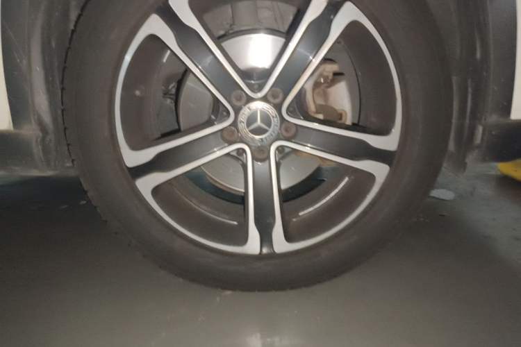 Used Mercedes-Benz GLA 2018 GLA 200 Fashion Model Right Front Wheel Hub