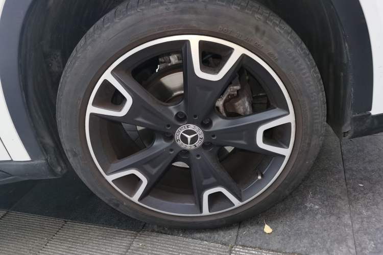 Used Mercedes-Benz GLA 2018 GLA 220 4MATIC Sport Edition Right Front Wheel Hub