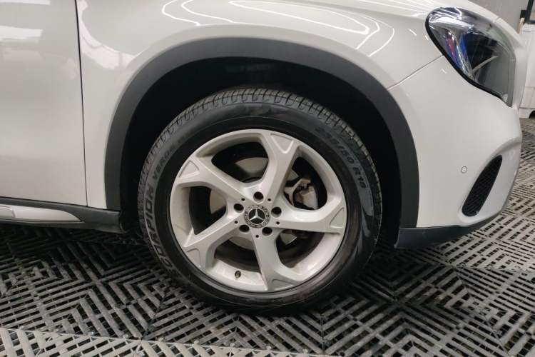 Used Mercedes-Benz GLA 2018 GLA 200 Sport Edition Right Front Wheel Hub